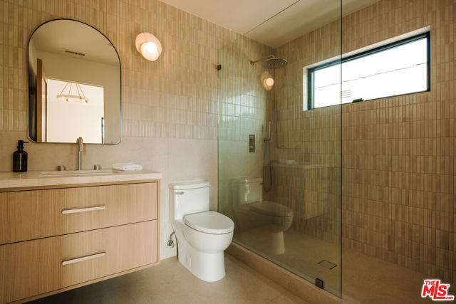446 N Croft Avenue, Los Angeles CA: https://media.crmls.org/mediaz/beada201-ef9a-477c-9da7-a31252c90a0f.jpg
