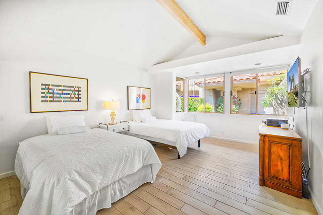192 Kavenish Drive, Rancho Mirage CA: https://media.crmls.org/mediaz/beadddda-292e-48dd-8037-7d5555599006.jpg