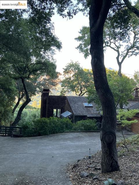 371 Montair DR, Danville CA: https://media.crmls.org/mediaz/beade0aa-4468-4aa8-9ec2-d178025970f8.jpg