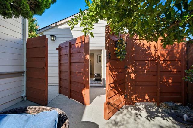 320 N Ellsworth Avenue, San Mateo CA: https://media.crmls.org/mediaz/beae130e-1d62-431e-b4e1-fe957da684b2.jpg