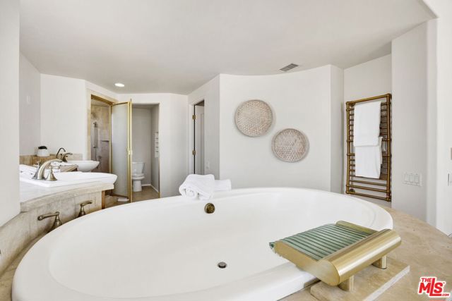 7019 E Seaside Walk, Long Beach CA: https://media.crmls.org/mediaz/beae5a69-aaef-4b82-9dfd-2d047aae3ad6.jpg