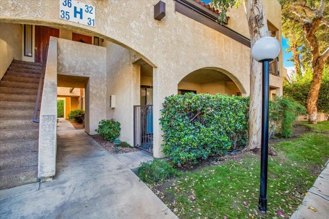 200 E Racquet Club Road, Palm Springs CA: https://media.crmls.org/mediaz/beae67e5-ecd9-4814-8960-8ea391910f81.jpg