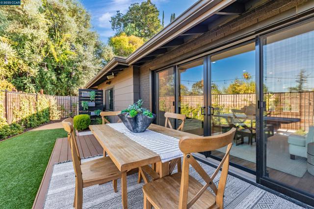 3674 Northridge Dr, Concord CA: https://media.crmls.org/mediaz/beaeb84c-708b-47c3-9cae-0210af0308d5.jpg