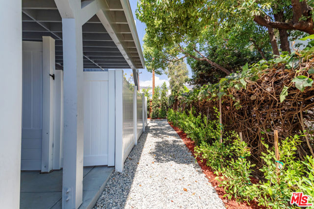 1812 West Glenoaks Boulevard, D photo 23