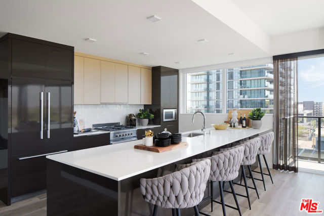 525 Olive Street, San Diego CA: https://media.crmls.org/mediaz/beaed287-3bd2-47c7-9b46-64a6476d4466.jpg