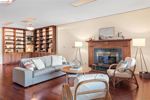 6065 Dimm Way, Richmond CA: https://media.crmls.org/mediaz/beaf0294-faac-4d38-9f94-0f3ea11a510c.jpg