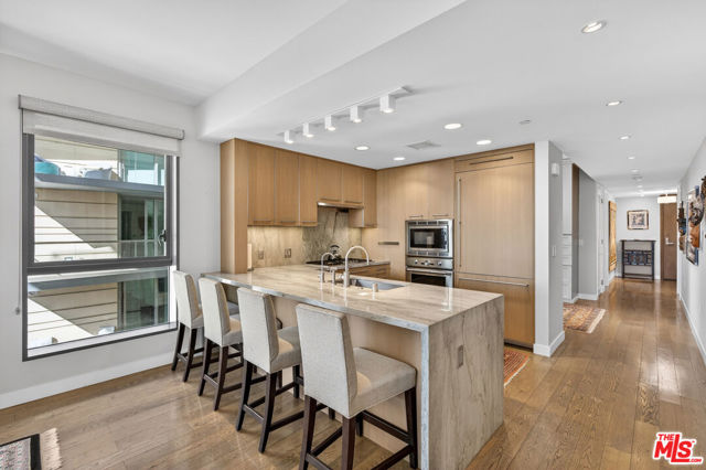 1755 Ocean Avenue, Santa Monica CA: https://media.crmls.org/mediaz/beaf381b-ffed-4169-9f95-caa036ff24c1.jpg