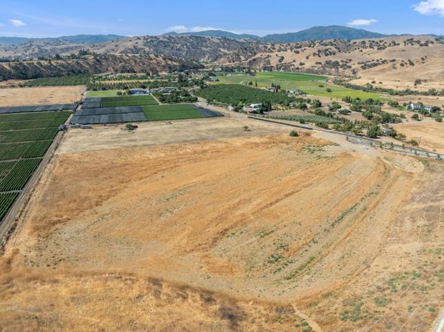 4821 Southside Road, Hollister CA: https://media.crmls.org/mediaz/beaf62a2-ce99-487a-b055-d061a3b9c1ae.jpg