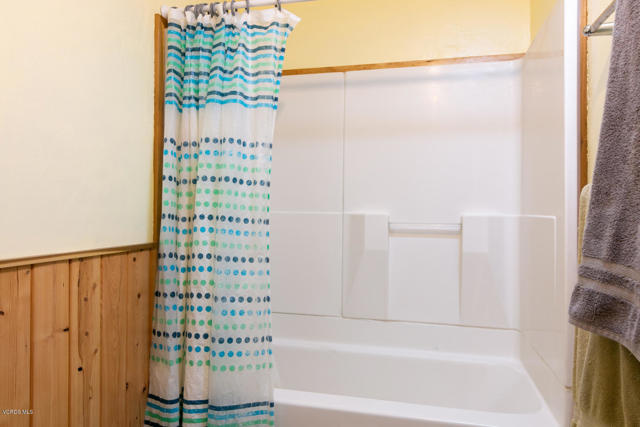 250 Verde Oak Drive, Oak View CA: https://media.crmls.org/mediaz/beaf7364-1156-40f3-9f76-9f980b8efa9e.jpg