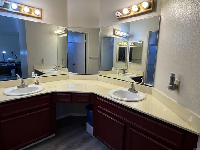 14305 EL VESTIDO STREET, San Diego CA: https://media.crmls.org/mediaz/beaf8a6d-c423-467a-bb82-d3c023f91757.jpg