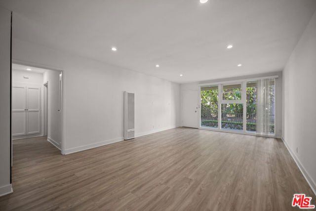605 S Barrington Avenue, Los Angeles CA: https://media.crmls.org/mediaz/beb04cb6-1e4c-448e-af68-27fb34f563c3.jpg