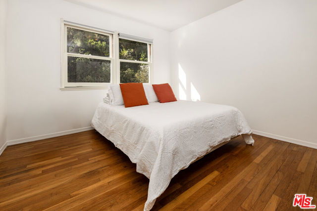 1274 San Miguel Avenue, Santa Barbara CA: https://media.crmls.org/mediaz/beb09f6c-b3bf-4932-9ac9-d286926726c2.jpg