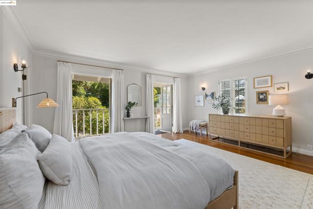 5701 La Salle Ave, Oakland CA: https://media.crmls.org/mediaz/beb0a1c1-7b20-426d-a190-d541b9ea12f8.jpg