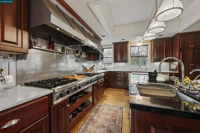 11417 Red Dog Rd, Nevada City CA: https://media.crmls.org/mediaz/beb0cd47-0be7-4d1f-b328-37ea0fac0318.jpg