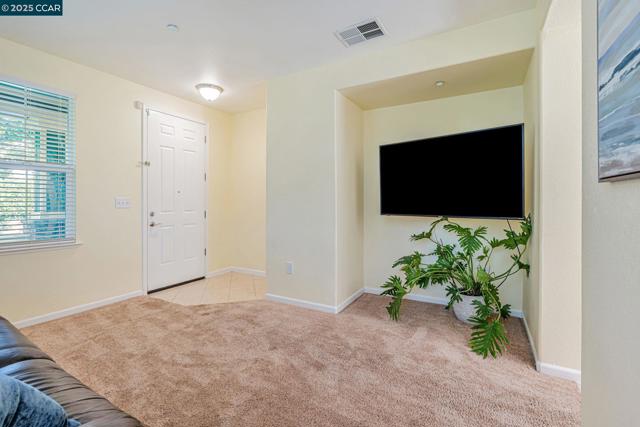 2 Corvina Ct, American Canyon CA: https://media.crmls.org/mediaz/beb121cd-3784-4946-9b53-e70e201310cf.jpg