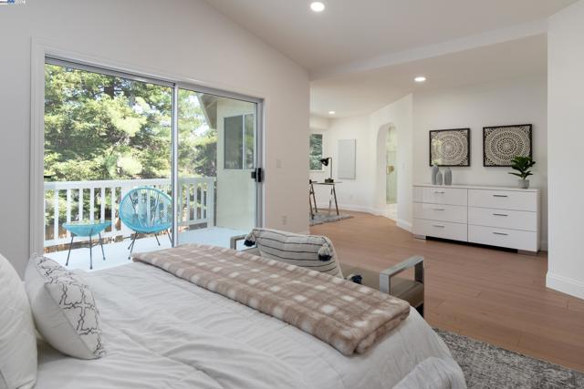 3846 Sheffield Cir, Danville CA: https://media.crmls.org/mediaz/beb164ff-42a5-4dc2-8e0d-ca9d8f7d8342.jpg