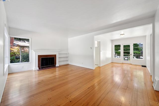 1658 Gouldin Rd, Oakland CA: https://media.crmls.org/mediaz/beb1db5a-010e-4f17-9216-6418fc39591a.jpg