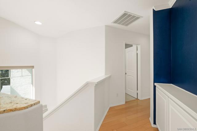 10960 Ivy Hill Dr, San Diego CA: https://media.crmls.org/mediaz/beb1edd1-df58-481b-af9e-0a90151ce6d2.jpg