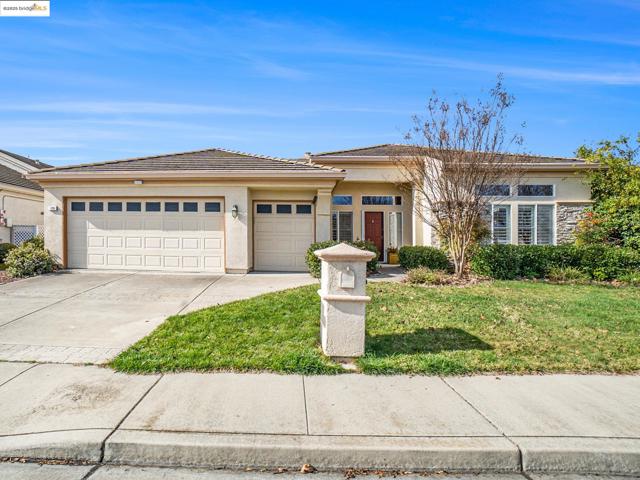 139 Pippin Dr, Brentwood CA: https://media.crmls.org/mediaz/beb20a69-0d65-4387-ba1c-765452f67d82.jpg