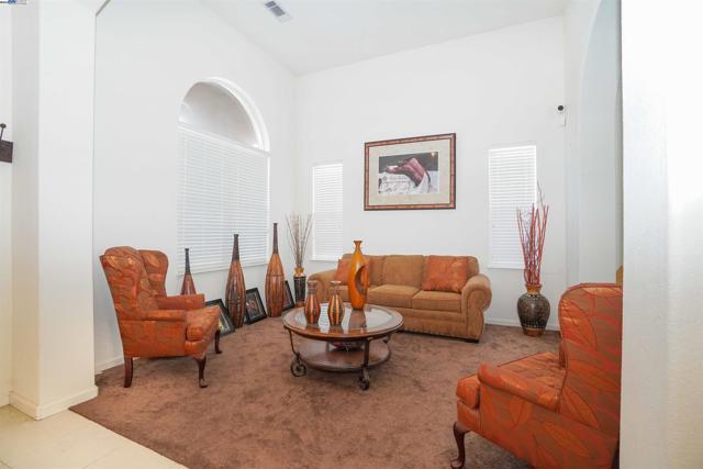 5018 Southport Ct, Antioch CA: https://media.crmls.org/mediaz/beb2883c-111c-49bf-8d70-ec70db2f087d.jpg