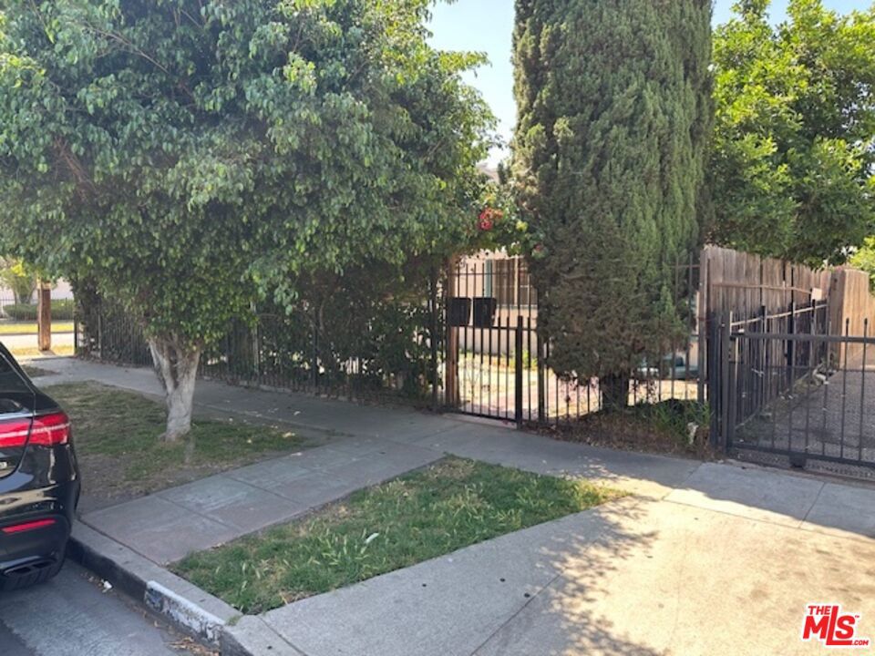 652 E 74th Street