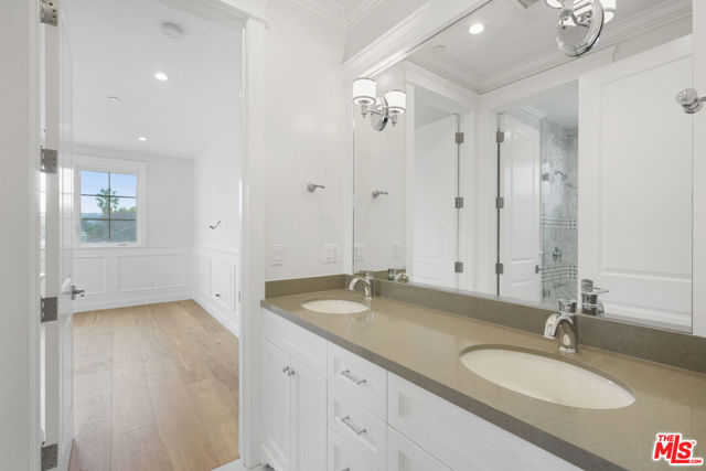 Dual bathroom