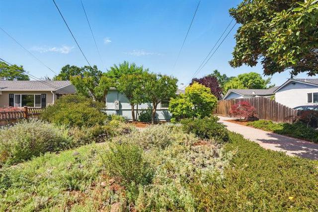 843 15th Avenue, Menlo Park CA: https://media.crmls.org/mediaz/beb4524a-3fdf-428f-8670-3187ae3b9996.jpg