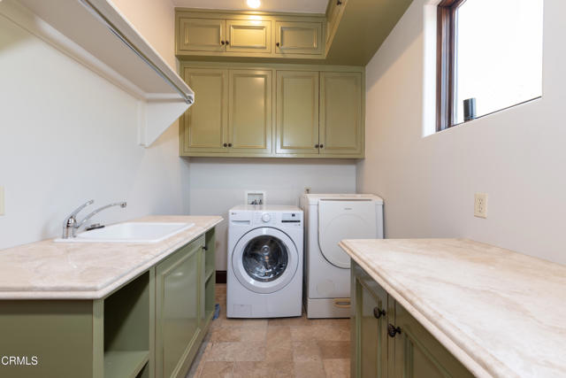 2330 Crystal Lane, Pasadena CA: https://media.crmls.org/mediaz/beb50016-1a2f-4fad-a9d7-395e51655c2d.jpg