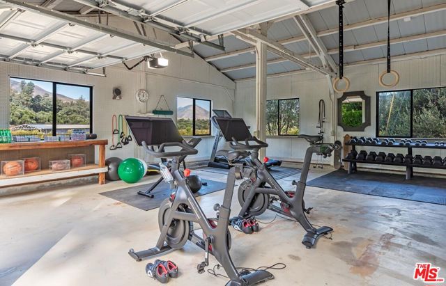 10999 Ojai Santa Paula Road, Ojai CA: https://media.crmls.org/mediaz/beb537bd-94da-4542-8300-cda6b2014b20.jpg