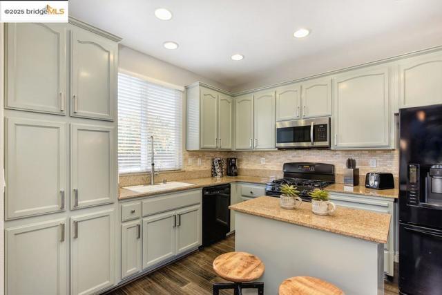 Image 2 of 43 For 390 Caravaggio Cir