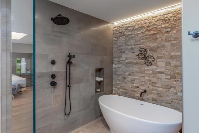 5 Sandstone Street, Portola Valley CA: https://media.crmls.org/mediaz/beb55113-8587-4403-9df9-2253fb1542ed.jpg