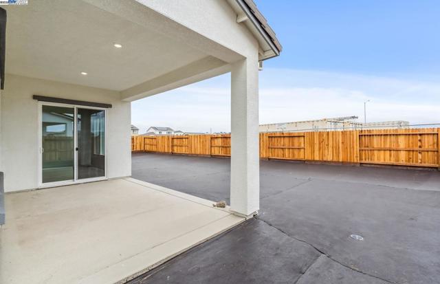 1552 Kasnak Drive, Manteca CA: https://media.crmls.org/mediaz/beb56faa-22a8-45be-bbca-24a7492bc75d.jpg