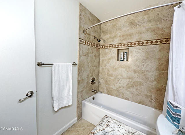 607 Valley Oak Lane, Newbury Park CA: https://media.crmls.org/mediaz/beb5abba-9ec2-4b4f-bba5-87da9f2d0a15.jpg