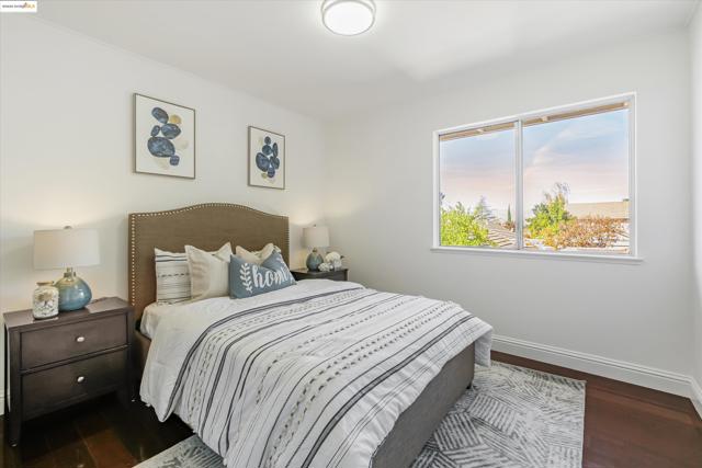 15 Long Creek Cir, Clayton CA: https://media.crmls.org/mediaz/beb686a7-7d4f-410e-8021-1220001b4e00.jpg