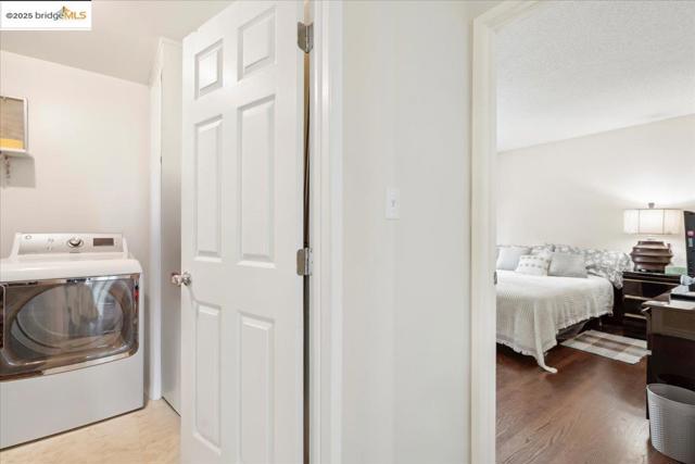 11772 Cranford Way, Oakland CA: https://media.crmls.org/mediaz/beb70358-abdd-4eff-9ef4-f0f8481d08ed.jpg