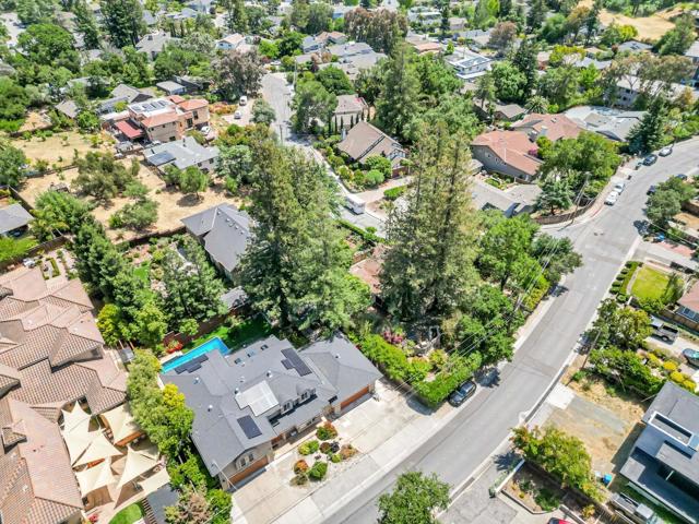 3119 Oak Knoll Drive, Redwood City CA: https://media.crmls.org/mediaz/beb7e9e5-d965-4a05-9a1f-56298716a103.jpg