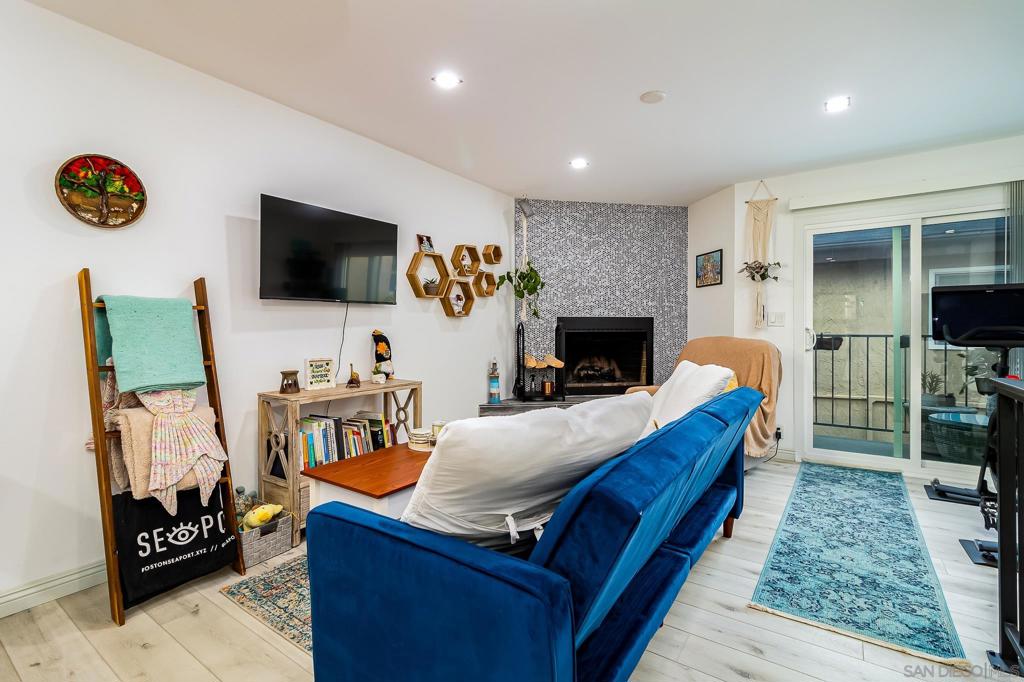 MLS #250035038SD img 2