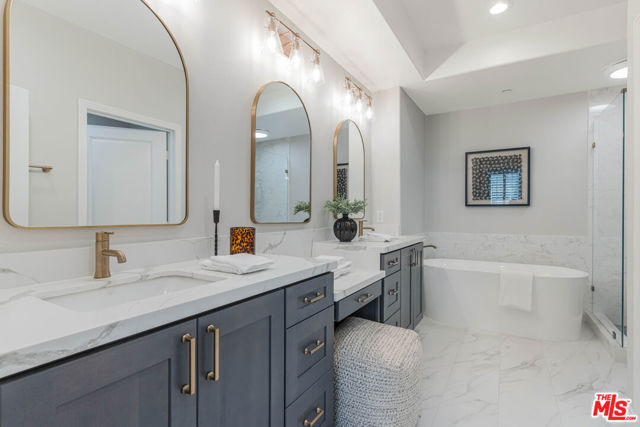7100 Playa Vista Drive, Playa Vista CA: https://media.crmls.org/mediaz/beb86618-e9a2-4685-9eac-efdfee6ec5d7.jpg