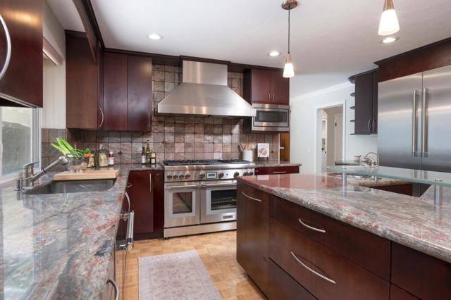 2721 Comstock Circle, Belmont CA: https://media.crmls.org/mediaz/beb8d1f7-1633-4ebd-8c6d-32a00187eb56.jpg