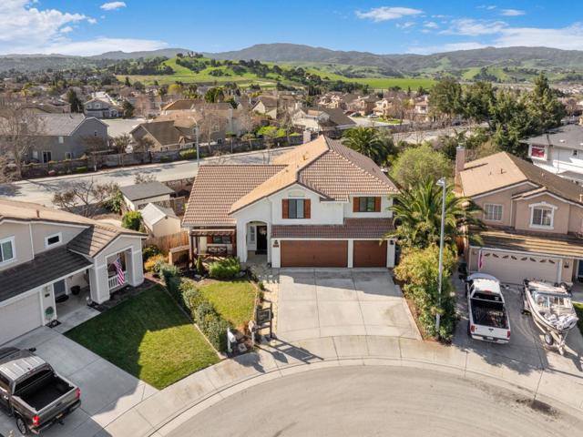 2180 Clearview Drive, Hollister CA: https://media.crmls.org/mediaz/beb8f729-691d-4f21-9e7f-9cf6108d84cd.jpg