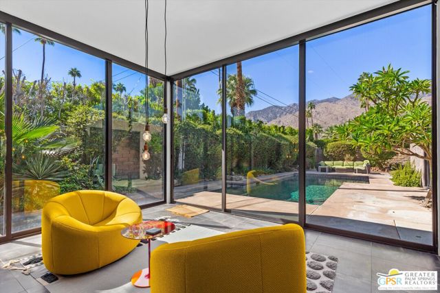 Image 1 of 39 For 1075 Suntan Lane