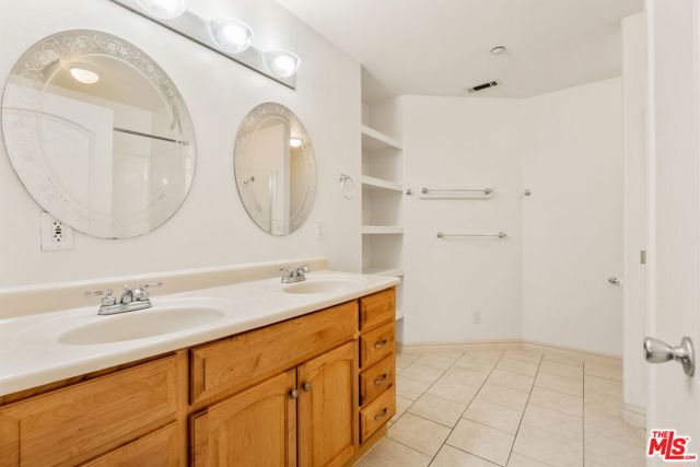 21925 Belshire Avenue, Hawaiian Gardens CA: https://media.crmls.org/mediaz/beb9b264-9721-4b41-8965-a8b725eb2edf.jpg