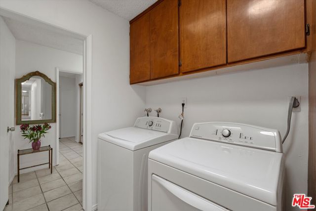 5376 Fairview Boulevard, Los Angeles CA: https://media.crmls.org/mediaz/beb9e758-5e78-4a29-be50-4d8c86fd518e.jpg
