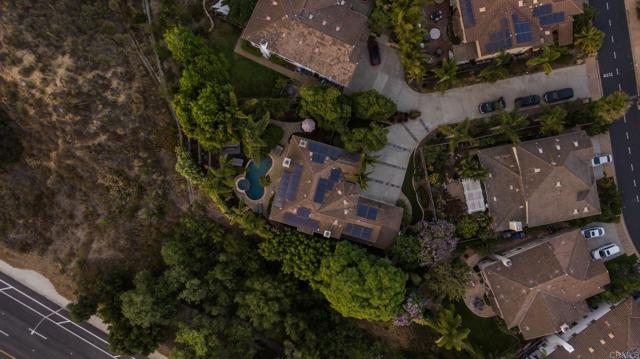 3655 Sage Canyon Drive, Encinitas CA: https://media.crmls.org/mediaz/beba2af9-9482-44a9-8d36-6dde64800d40.jpg