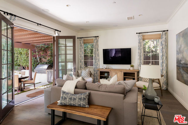 735 N Stanley Avenue, Los Angeles CA: https://media.crmls.org/mediaz/beba38a7-37cd-4408-9598-66f854a86853.jpg