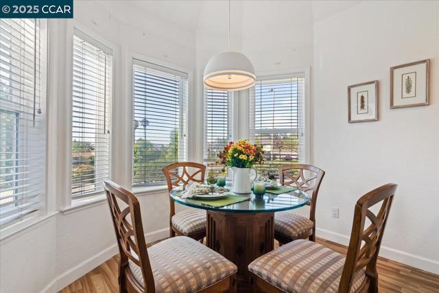 2323 Grosvenor Heights Ct, Livermore CA: https://media.crmls.org/mediaz/beba6851-3b16-4f7d-8033-a5191d5de47e.jpg