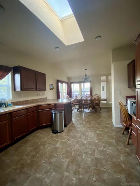 13162 Highway 8 Business, El Cajon CA: https://media.crmls.org/mediaz/beba9707-e023-4b0f-950d-3235729c530e.jpg