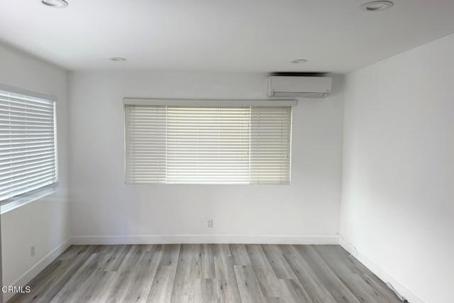 Detail Gallery Image 2 of 6 For 214 42nd St, Manhattan Beach,  CA 90266 - 1 Beds | 1 Baths