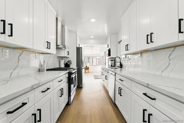 4862 Kesling Ct, San Diego CA: https://media.crmls.org/mediaz/bebb3560-de78-4791-9ad6-a75be241d575.jpg