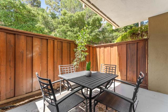 1101 Continentals Way, Belmont CA: https://media.crmls.org/mediaz/bebb939a-24ae-4804-b1e6-74f51b83c7a5.jpg
